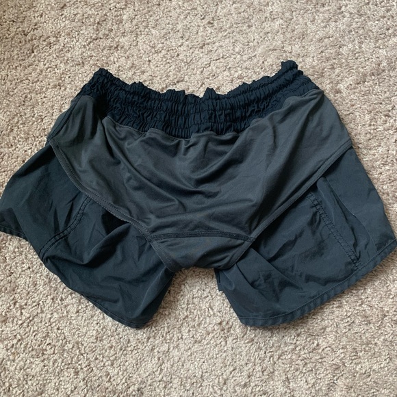 Lululemon Low Rise Tracker Shorts - Picture 5 of 6